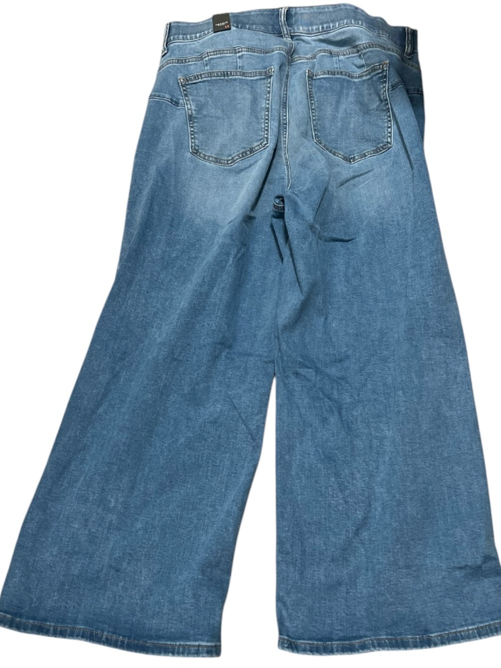 Torrid - Picture 2 of 7